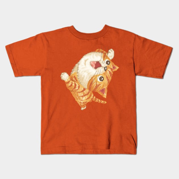 Tabby cat to look up at Kids T-Shirt by sanogawa